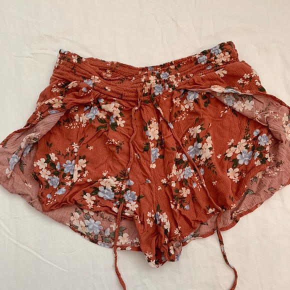 American eagle flowy flower shorts! - Picture 2 of 4